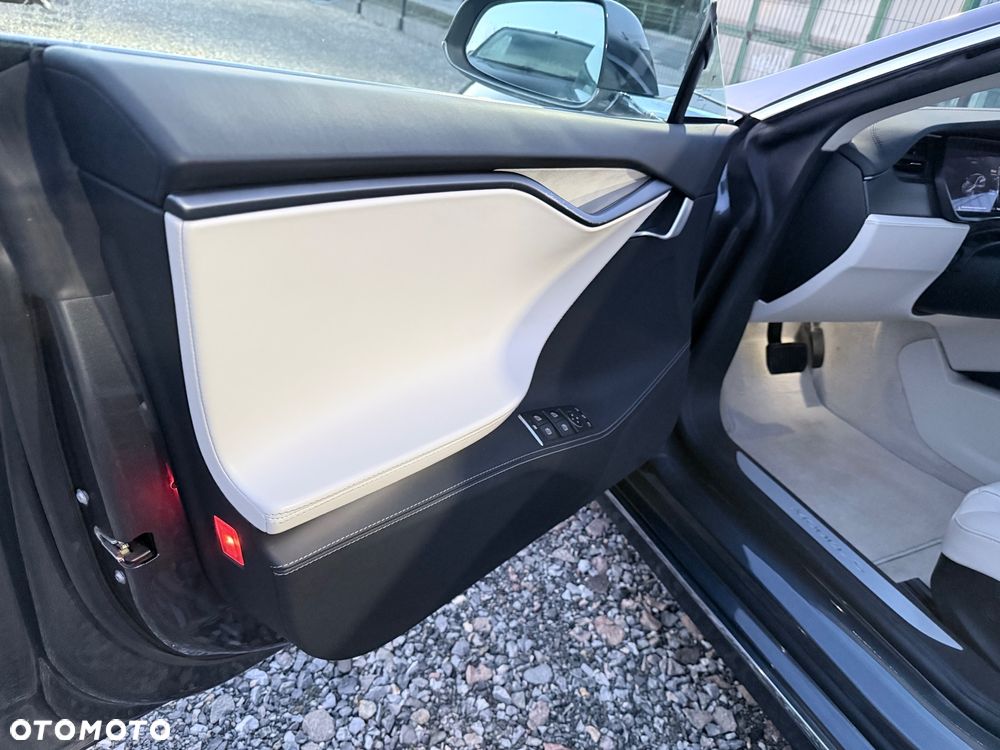 Tesla Model S - 16