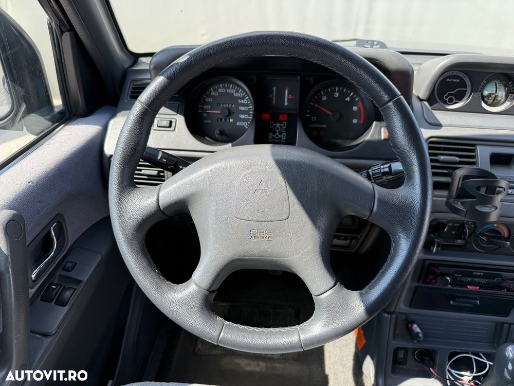 Mitsubishi Pajero Metal Top 2.5 TD GL - 9