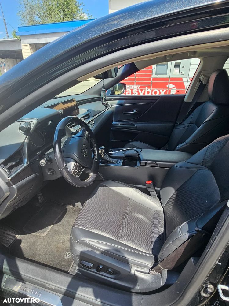 Lexus Seria ES 300h 2.5 TNGA HV 25H- 4X2 CVT Business - 2