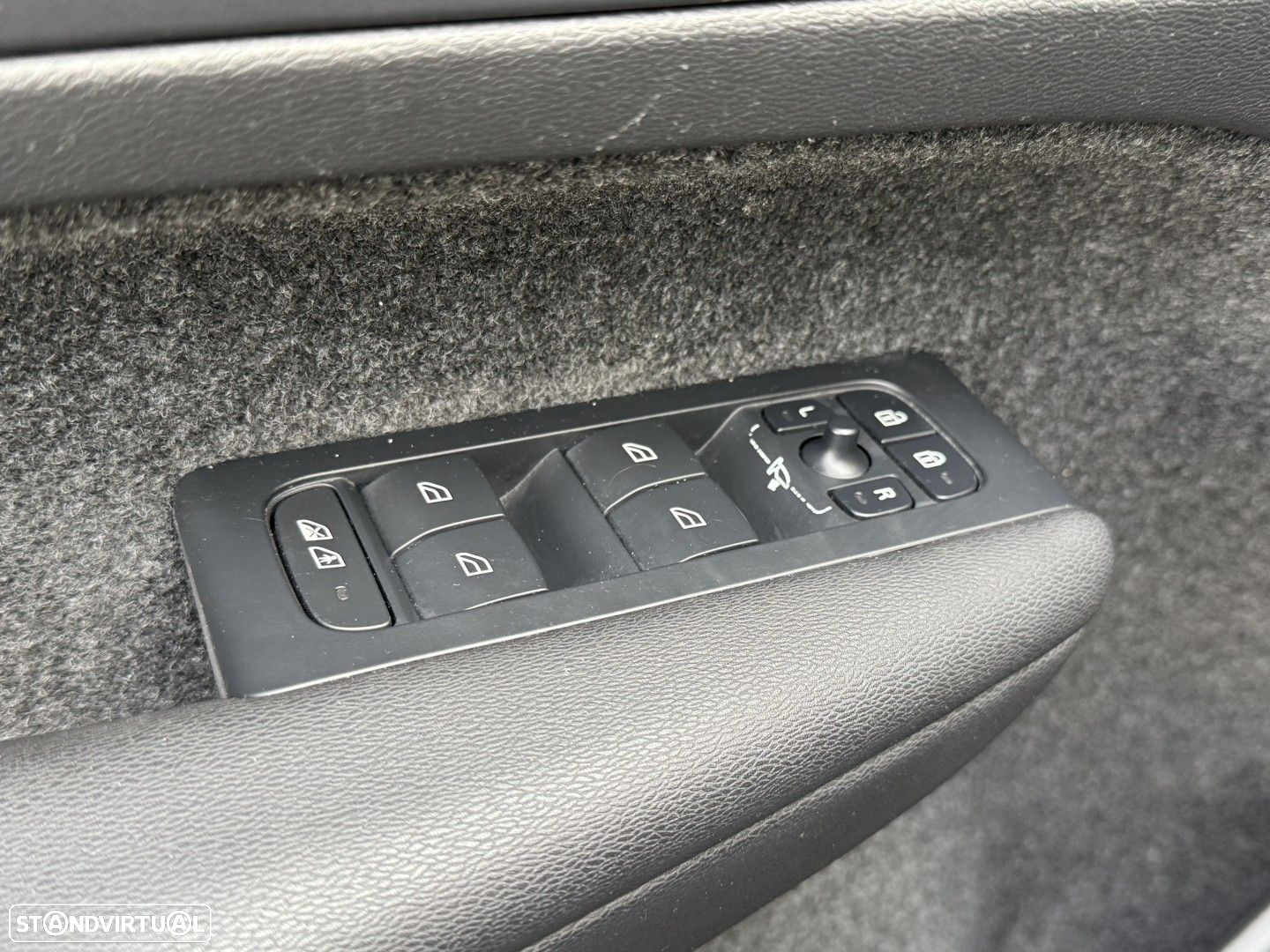 Volvo XC 40 Recharge Plus - 11