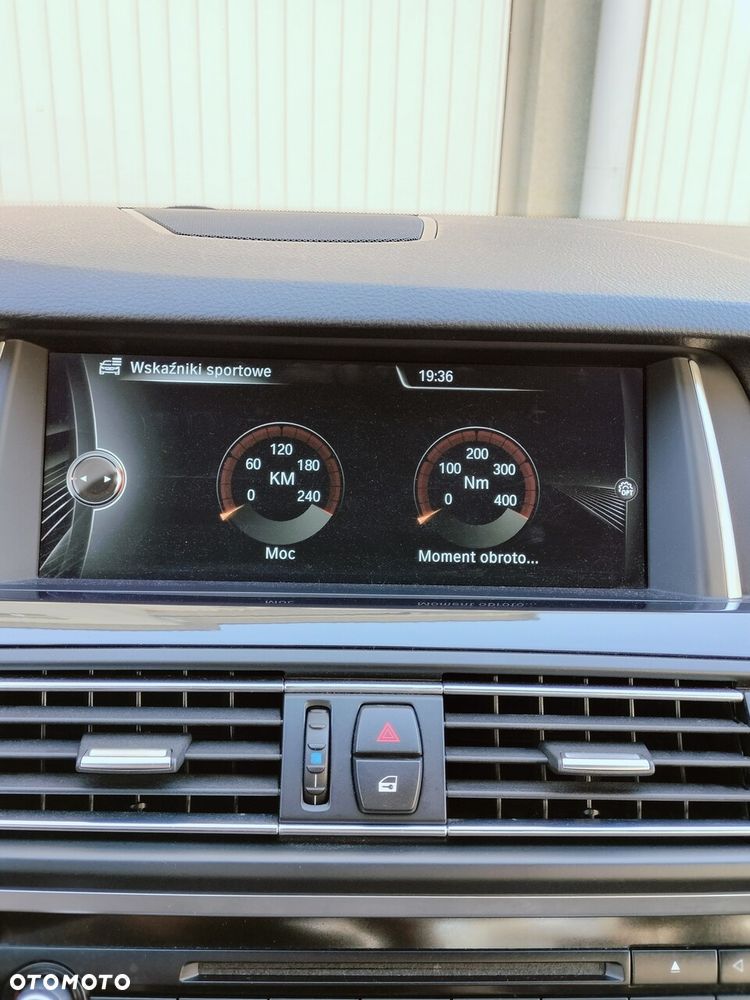 BMW Seria 5 520d xDrive - 16