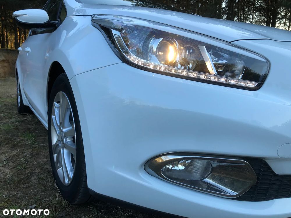 Kia Ceed 1.6 CRDi 128 Dream Team Edition - 17