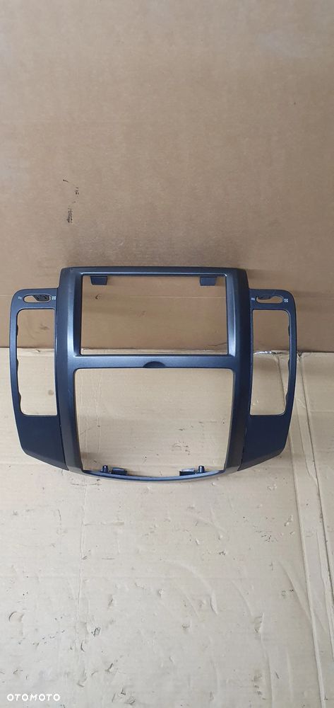 Ramka dekor radia konsoli Nissan Note E11 68260-9U06B - 2