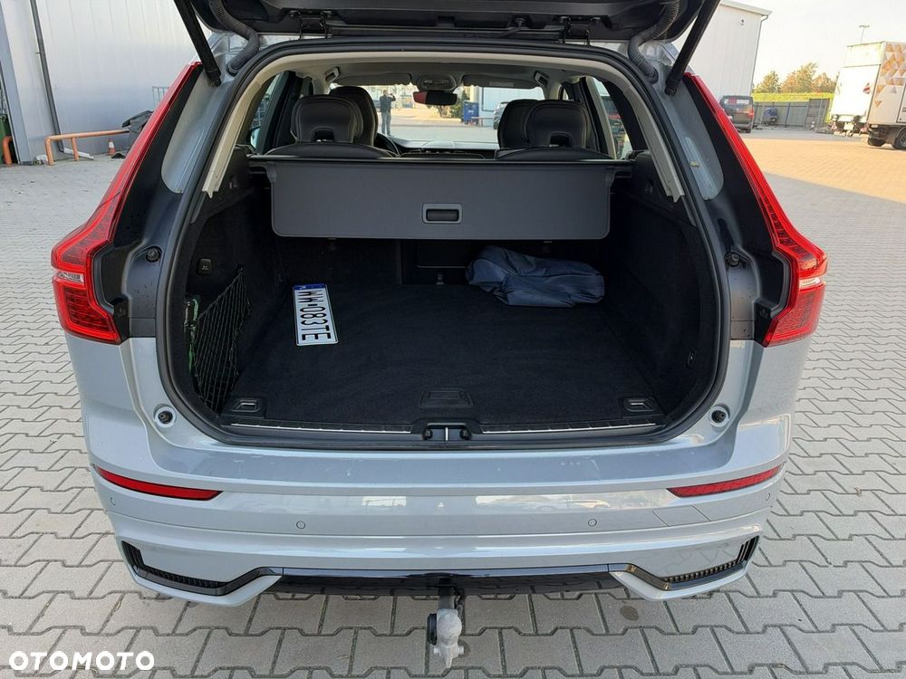 Volvo XC 60 B4 B Plus Dark - 16