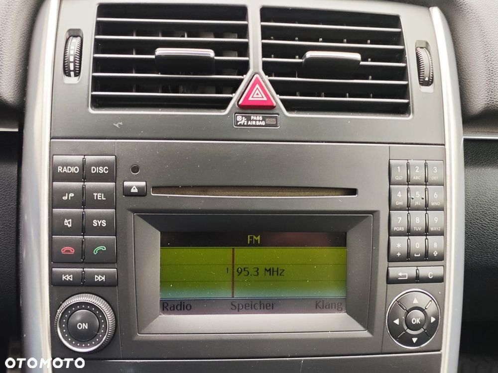 Mercedes-Benz Klasa B 200 CDI Special Edition - 36