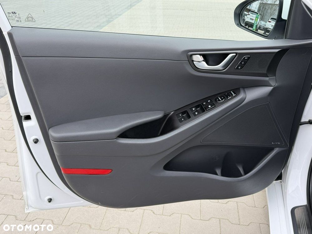 Hyundai IONIQ - 15