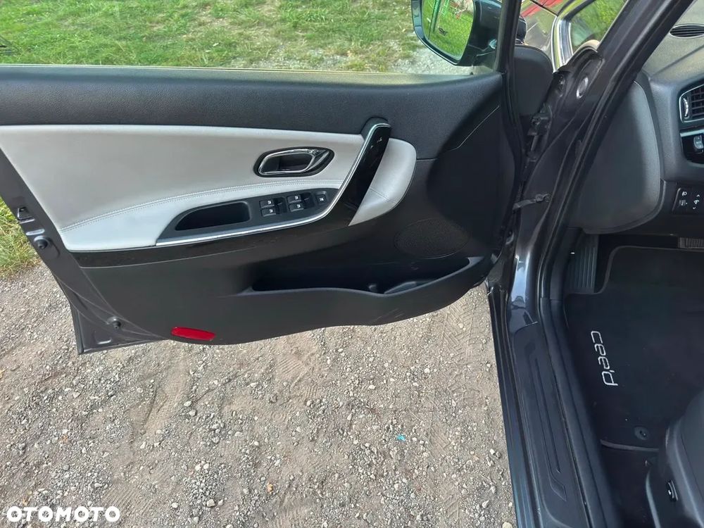 Kia Ceed 1.6 GDI DCT Platinum Edition - 11