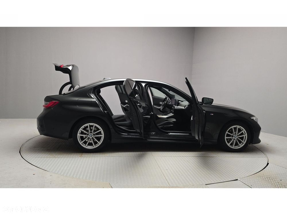 BMW Seria 3 320d xDrive mHEV M Sport - 13