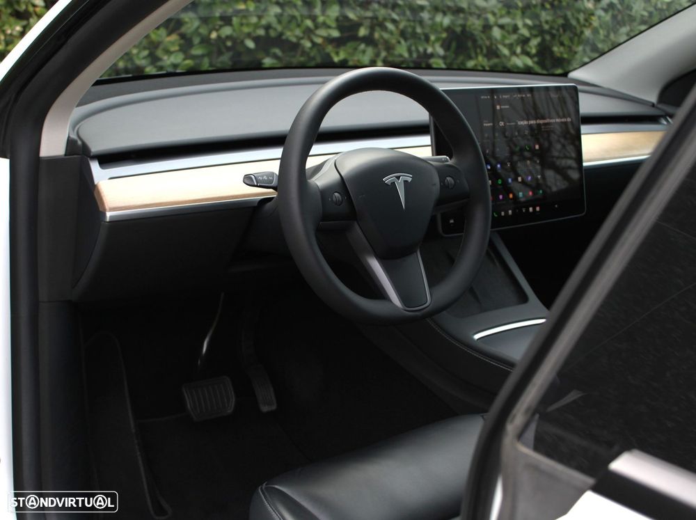 Tesla Model Y Long Range Dual Motor AWD - 27