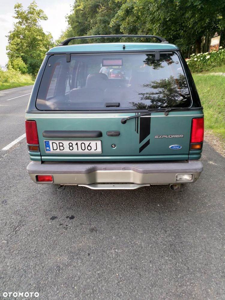 Ford Explorer Standard - 15