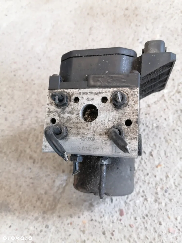 Pompa Sterownik Hamulcowy ABS Hamulcowa VAG 8E0614111T