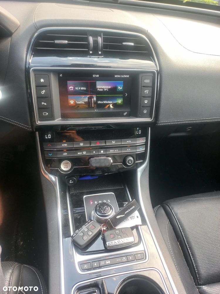 Jaguar XE 20d R-Sport - 9