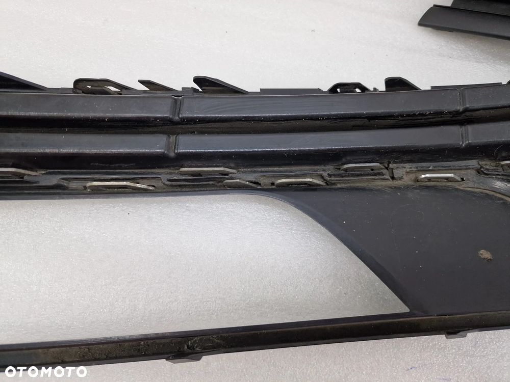 VW PASSAT B7 3AA 10-14 LEWA / PRAWA KRATKA BOCZNA ZDERZAKA PRZEDNIEGO PRZÓD Z OPCJĄ CZARNEJ LISTWY NA DOLE , NR 3AA853666 , 3AA853665 , NR AUKCJI E/50 - 9