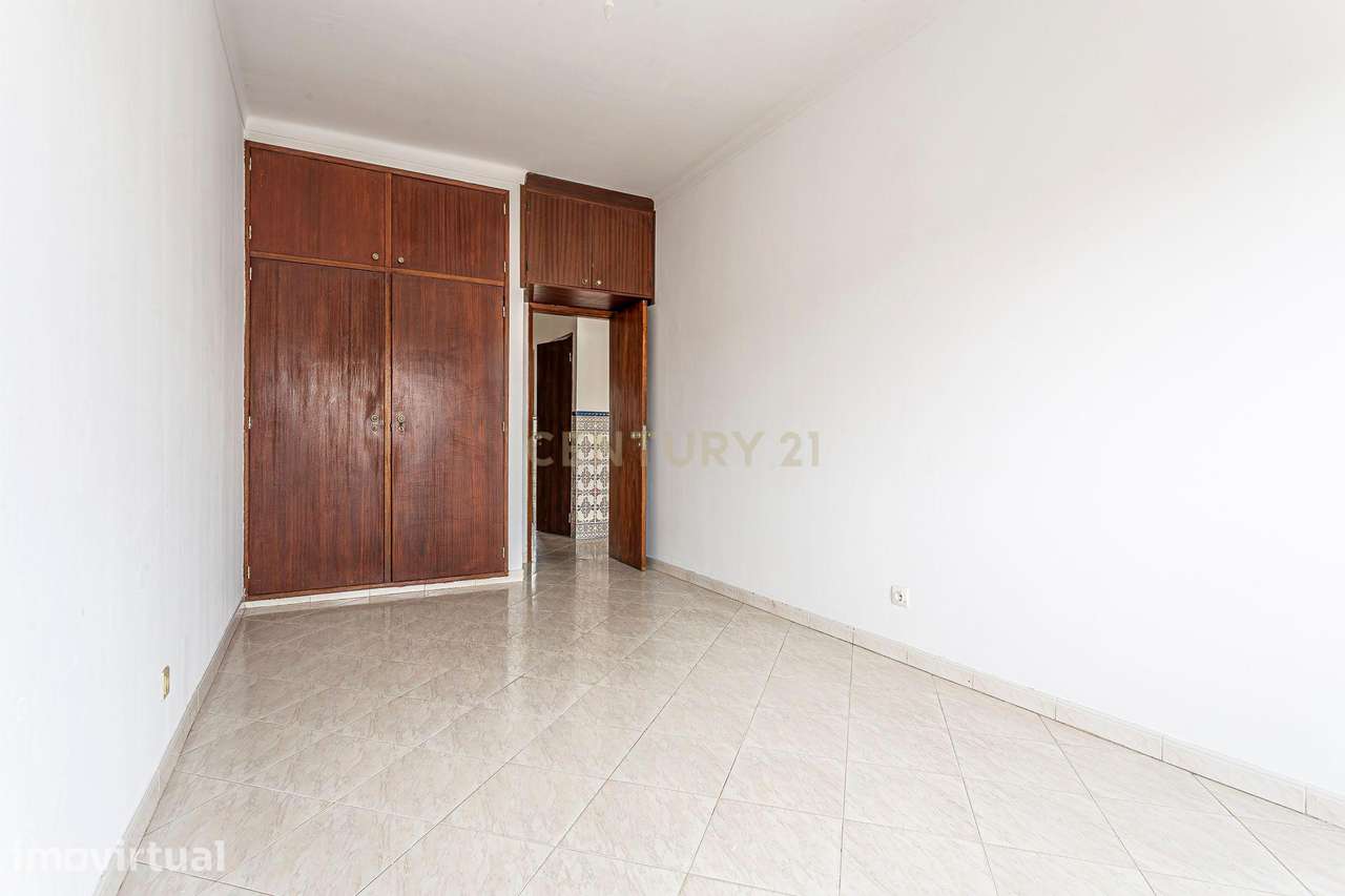Apartamento T3 com varanda | Setúbal | Excelente potencial - Grande imagem: 2/25