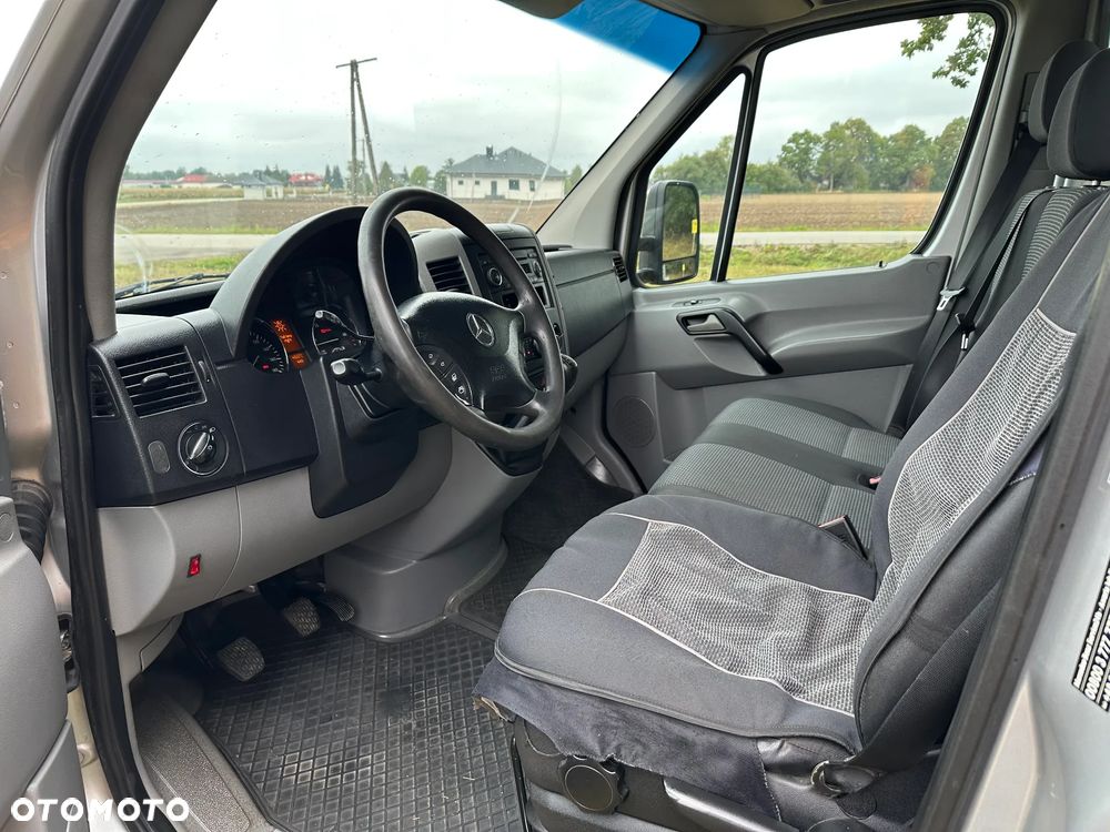 Mercedes-Benz Sprinter - 14