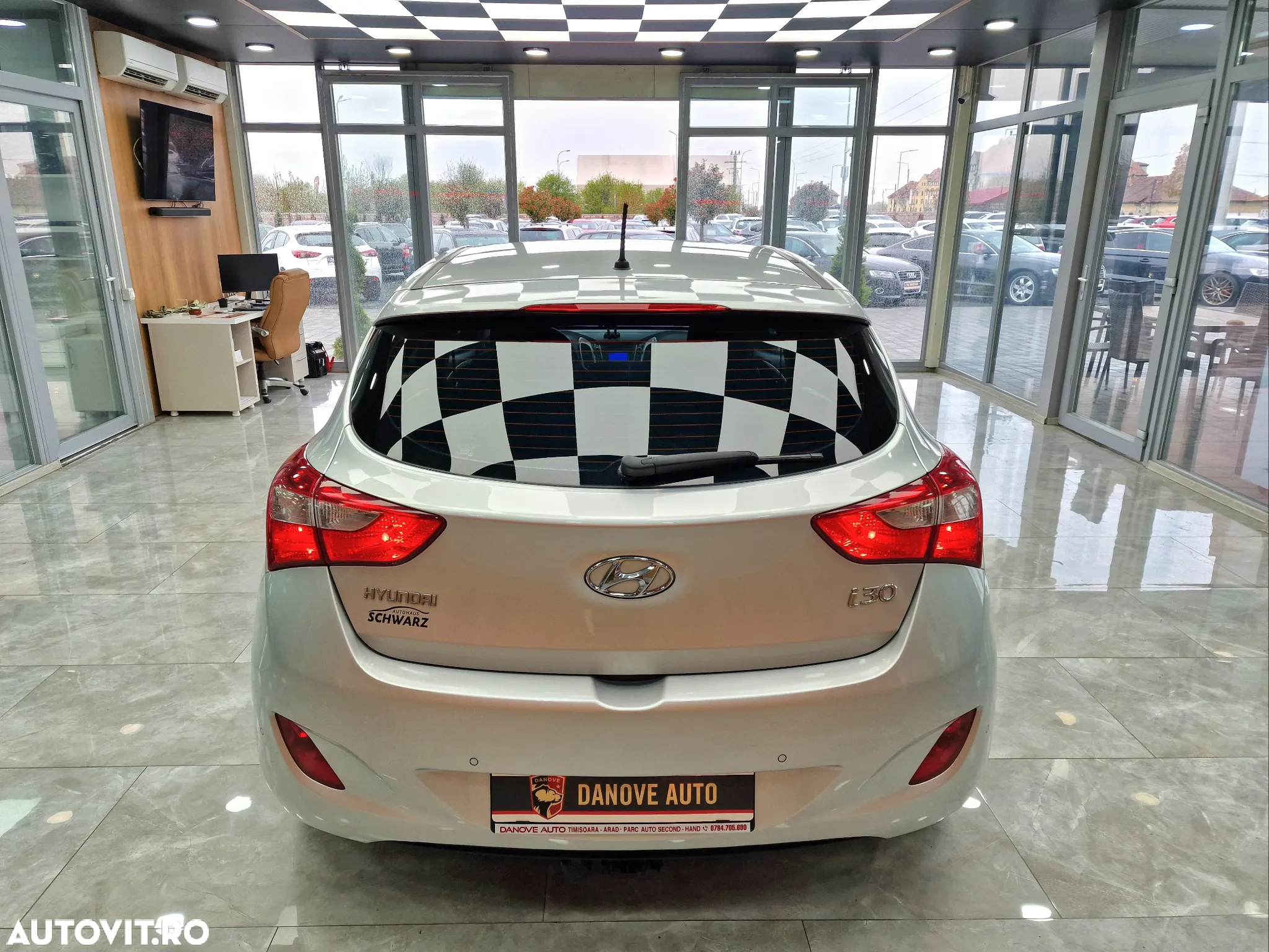 Hyundai i30 1.6 CRDI Automatik Style - 11