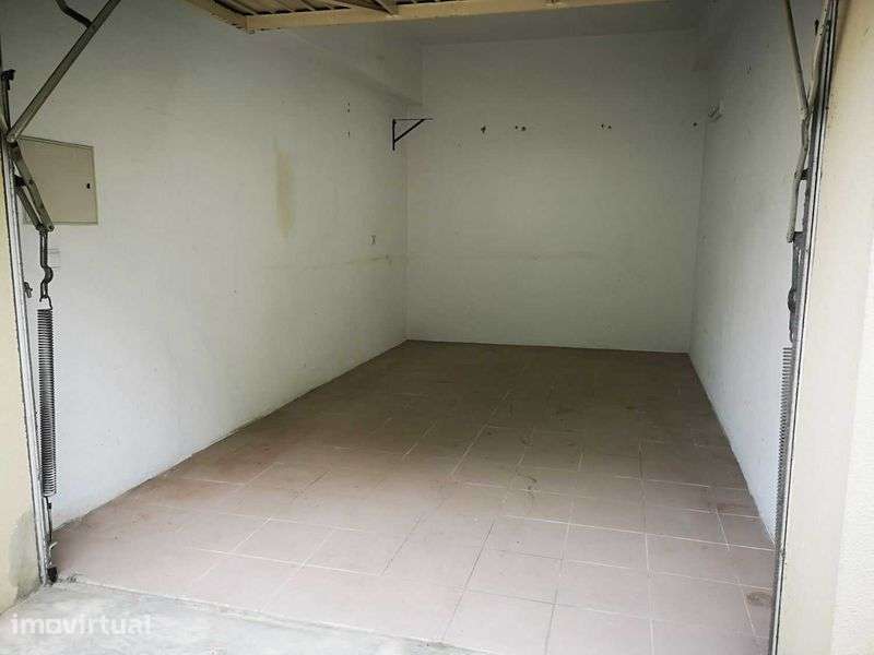 Garagem no Montijo por detrás Hotel Tryp - Grande imagem: 3/4
