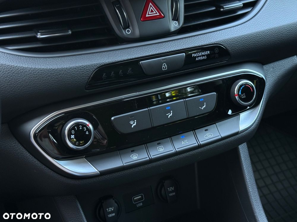 Hyundai i30 1.5 DPI Classic + - 18