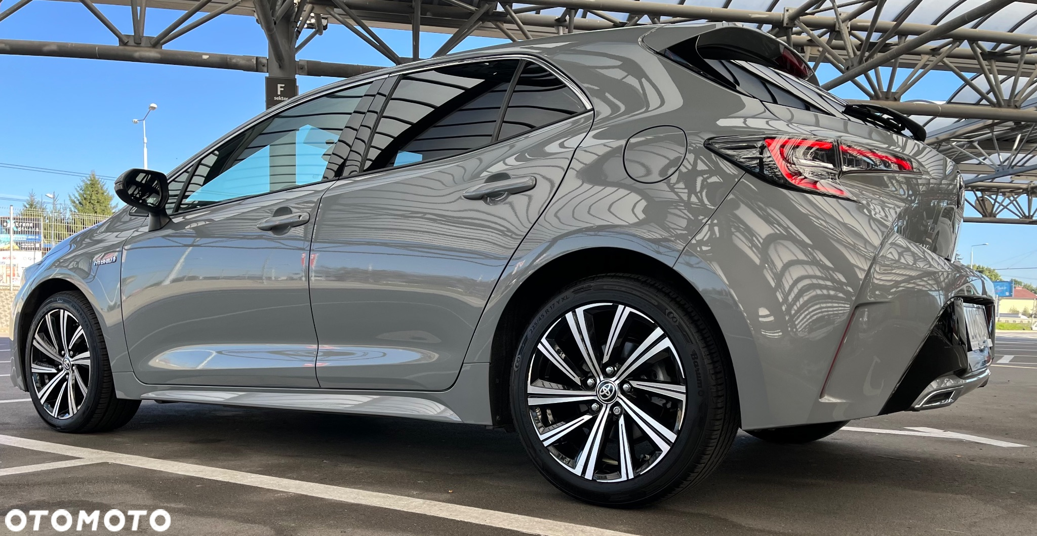 Toyota Corolla 2.0 Hybrid Comfort - 22