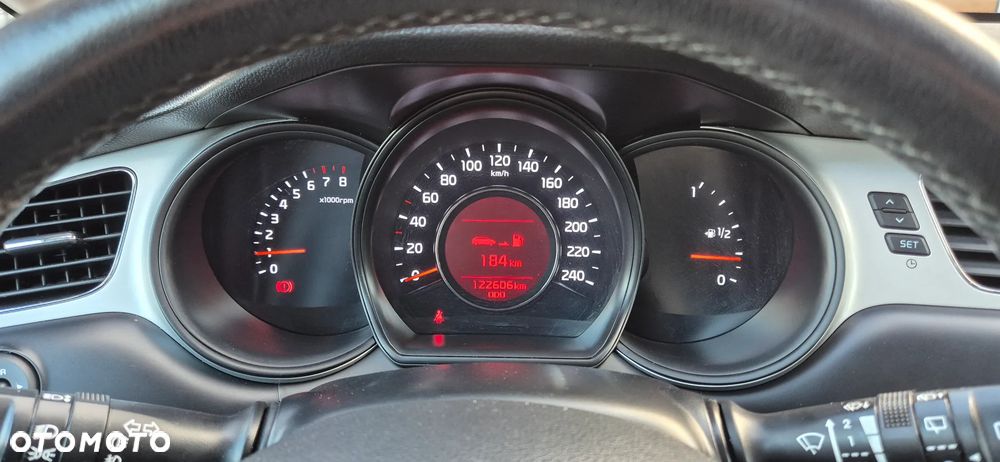 Kia Ceed - 32