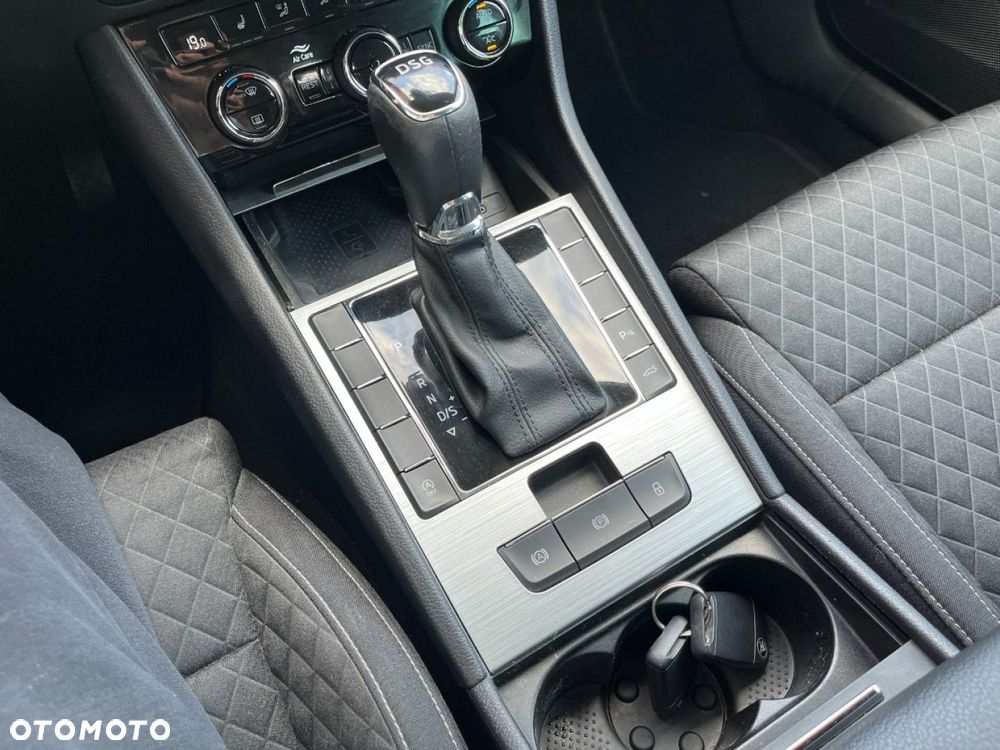 Skoda Superb 2.0 TDI DSG Style - 23