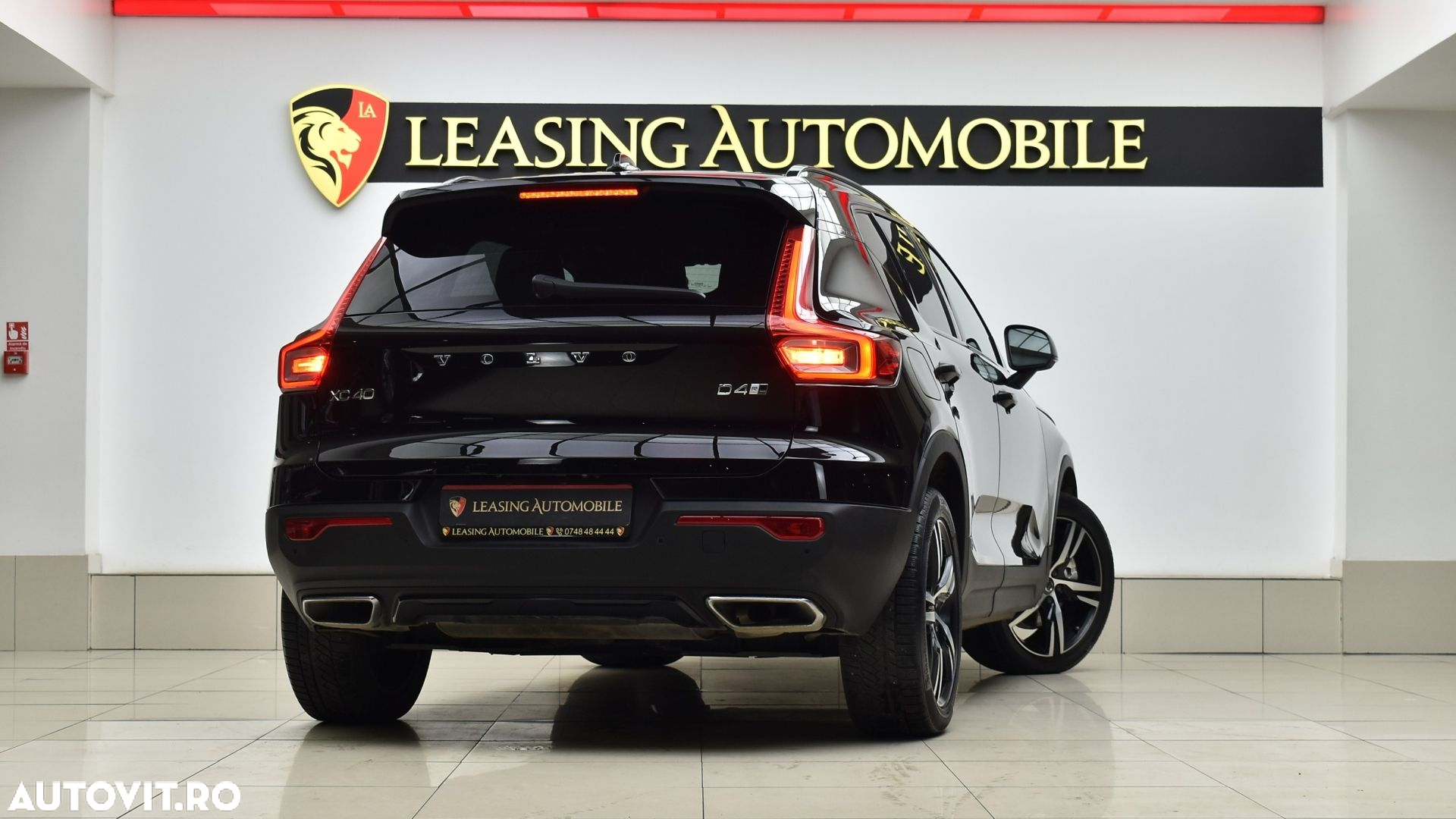 Volvo XC 40 D4 AWD Geartronic R-Design - 4