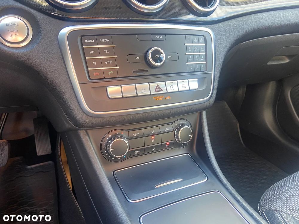 Mercedes-Benz CLA 180 7G-DCT - 14