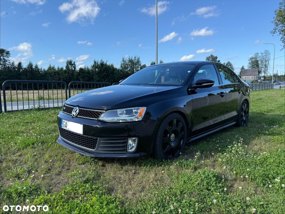 Volkswagen Jetta - 1