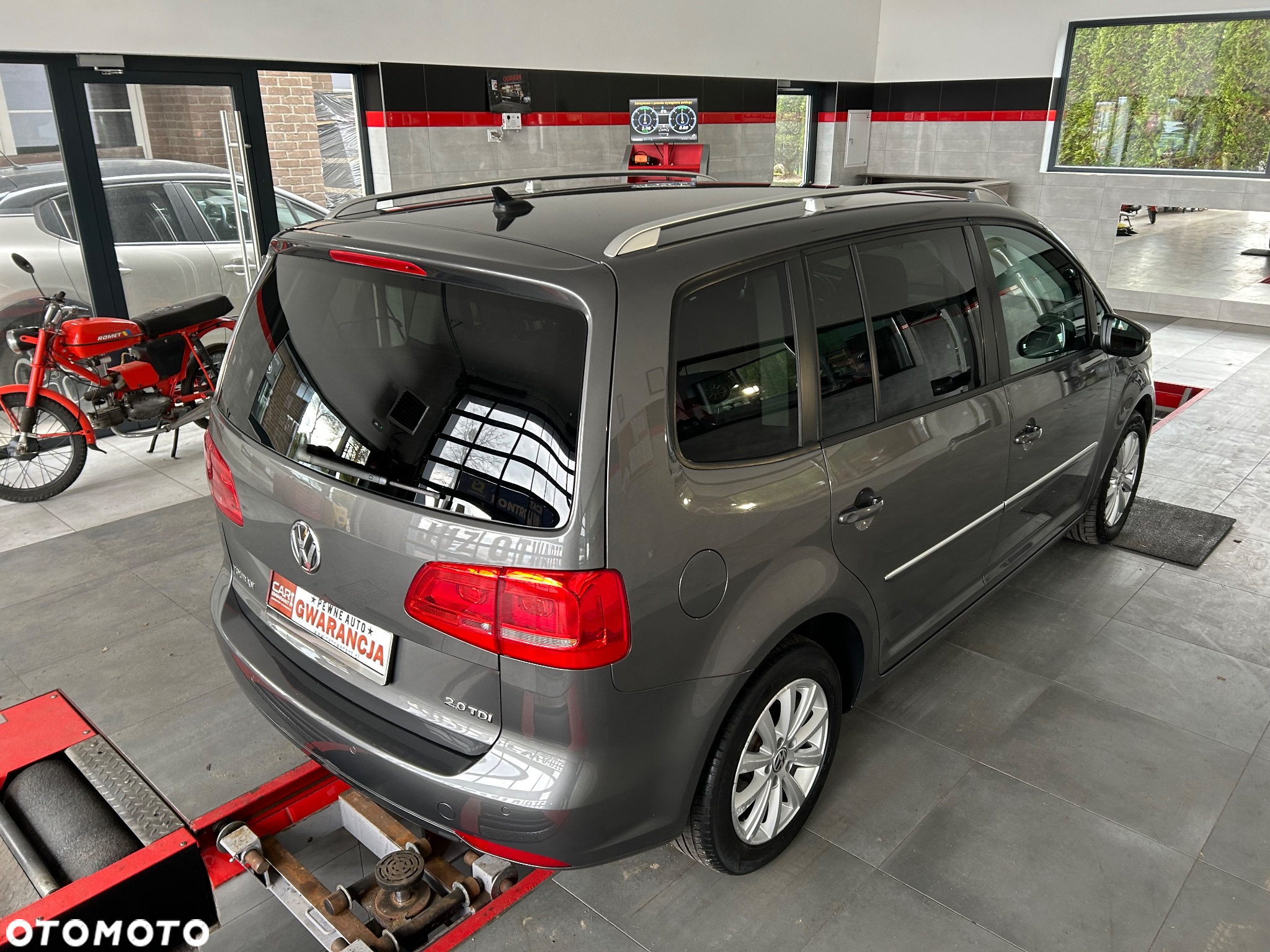 Volkswagen Touran 2.0 TDI BMT Comfortline Plus DSG - 8