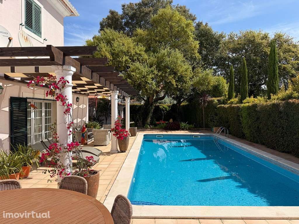 Moradia com Piscina, lote de 865 m2, a vendas nas Casas de Azeitão - Grande imagem: 3/39