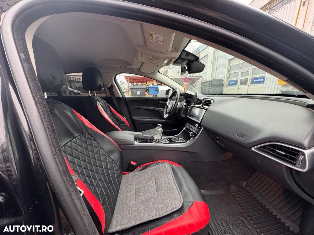 Jaguar XE - 8