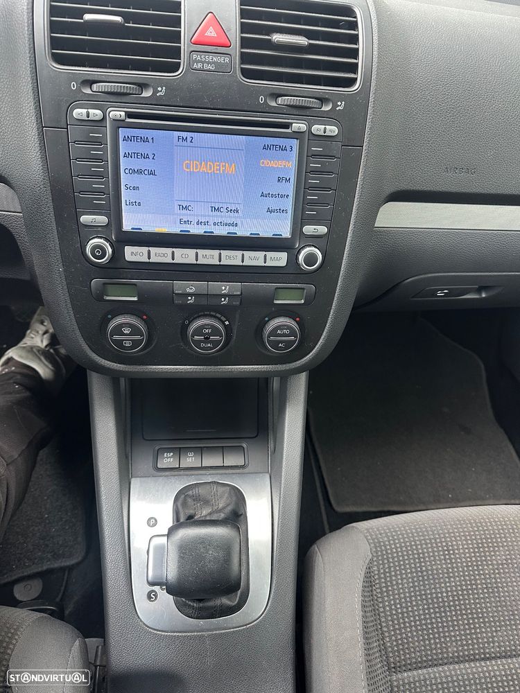 VW Golf Variant 2.0 TDi Confortline DSG - 23