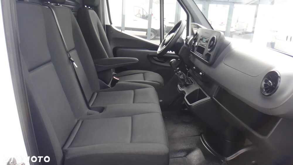 Mercedes-Benz Sprinter - 10