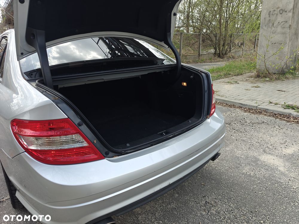 Mercedes-Benz Klasa C 300 Avantgarde 4-Matic - 20