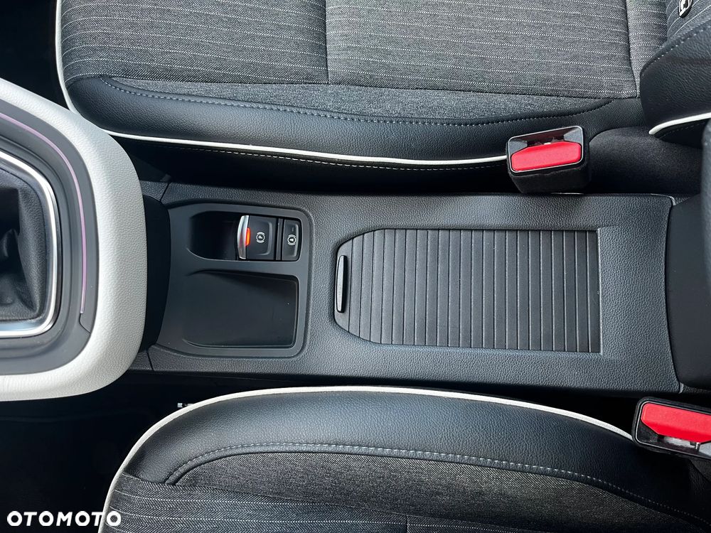 Renault Clio TCe 90 BUSINESS EDITION - 24
