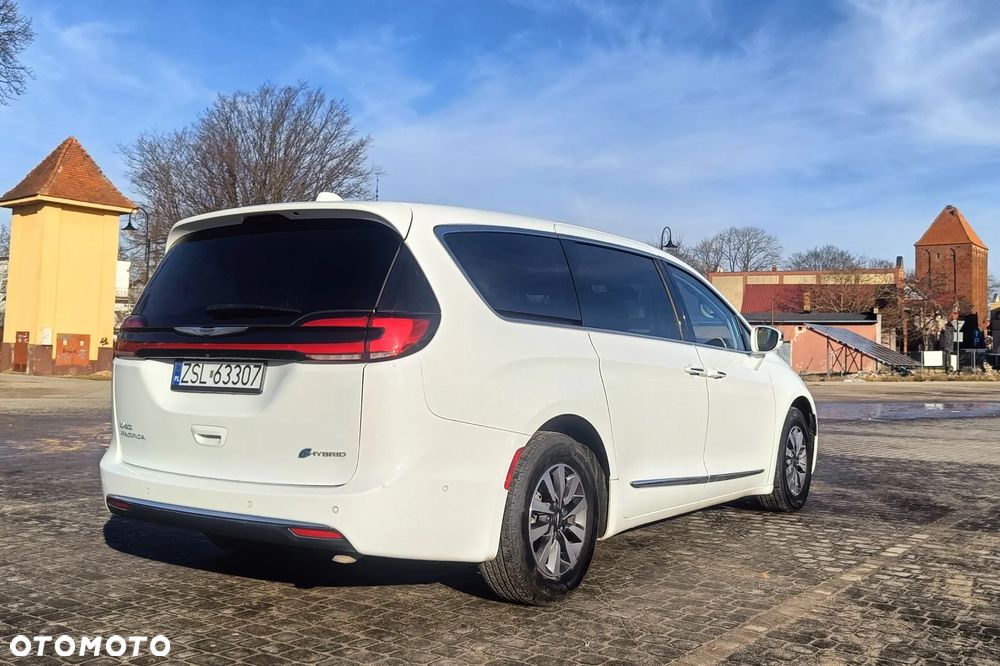 Chrysler Pacifica - 5