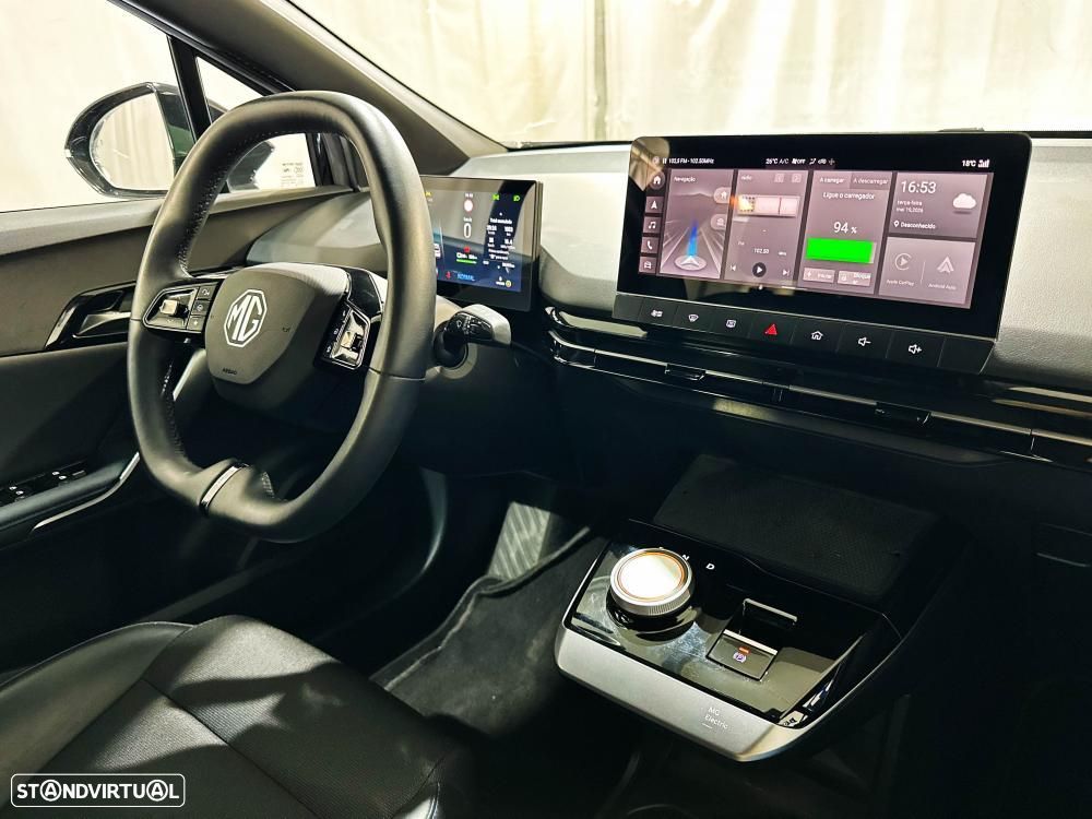 MG MG4 64 kWh Luxury - 28