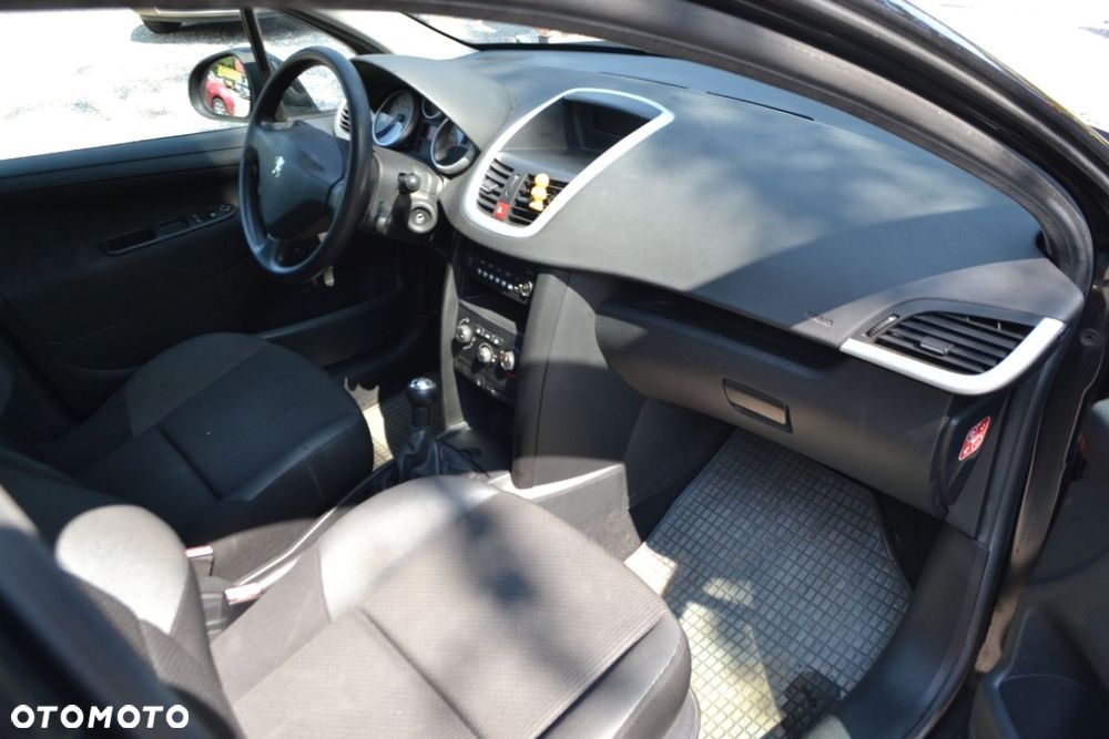 Peugeot 207 - 6