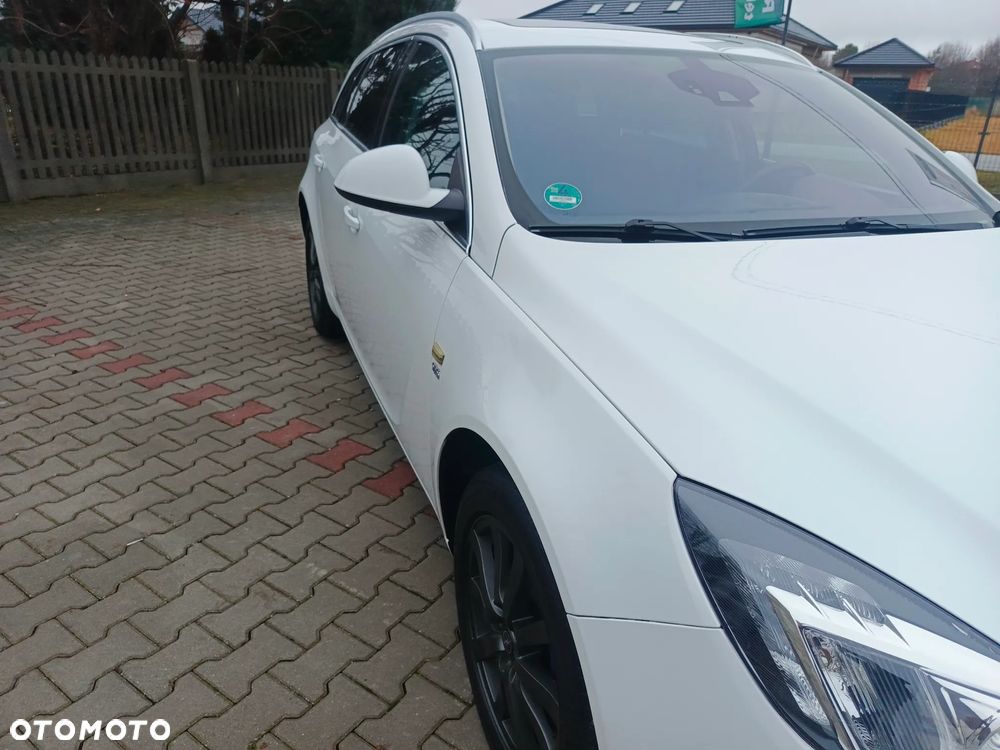 Opel Insignia 2.0 T SportsTourer 4x4 ecoFLEX Start/Stop Design Edition - 10