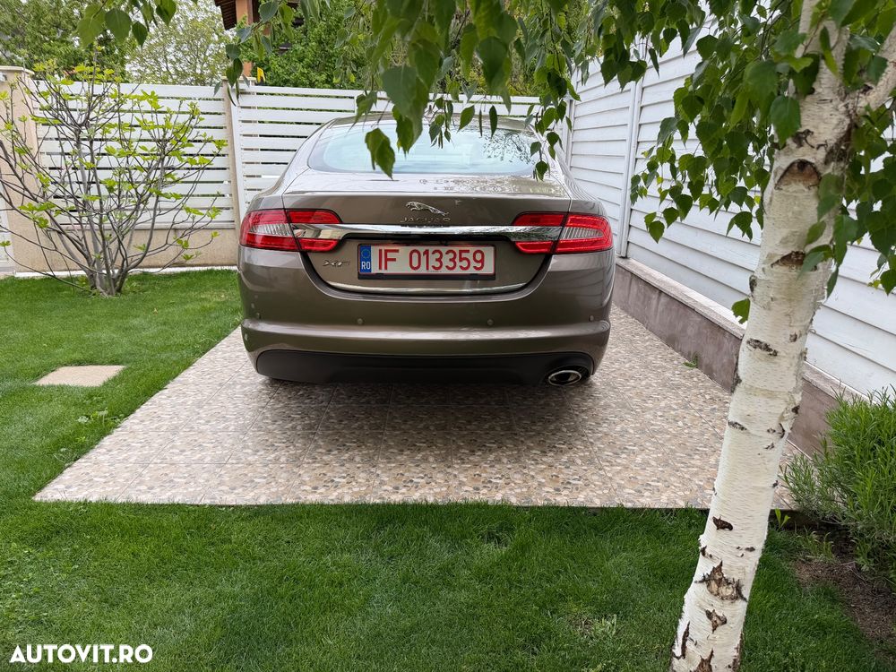 Jaguar XF 2.2 - 8