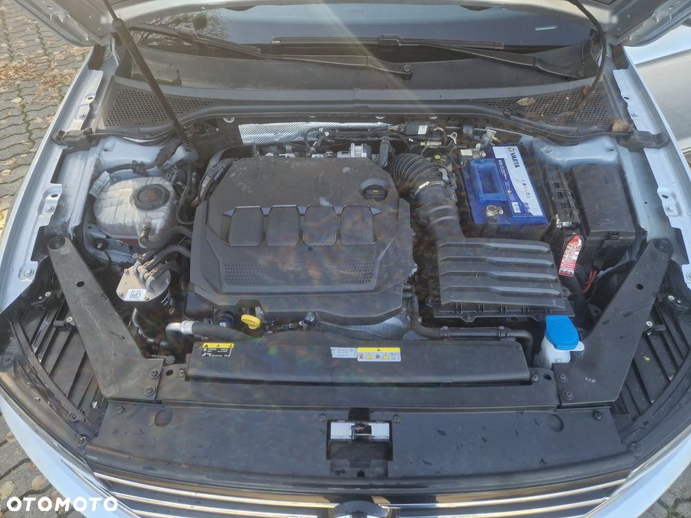 Volkswagen Passat Variant 2.0 TDI SCR DSG 4Motion Business - 19