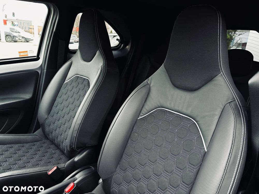 Toyota Aygo X 1.0 VVT-i JBL CVT - 13