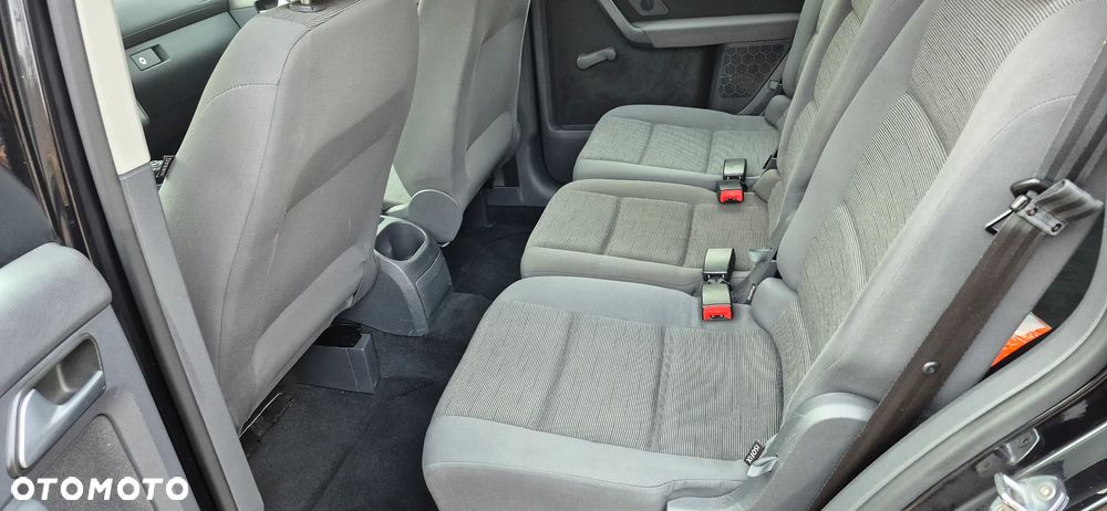 Volkswagen Touran - 14
