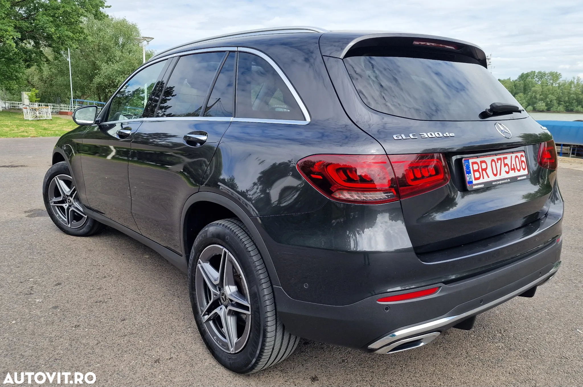 Mercedes-Benz GLC 300 d 4Matic 9G-TRONIC AMG Line - 3