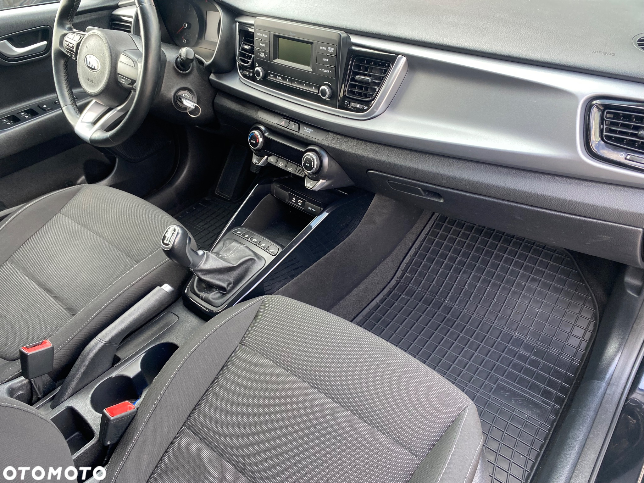 Kia Rio 1.4 L - 23