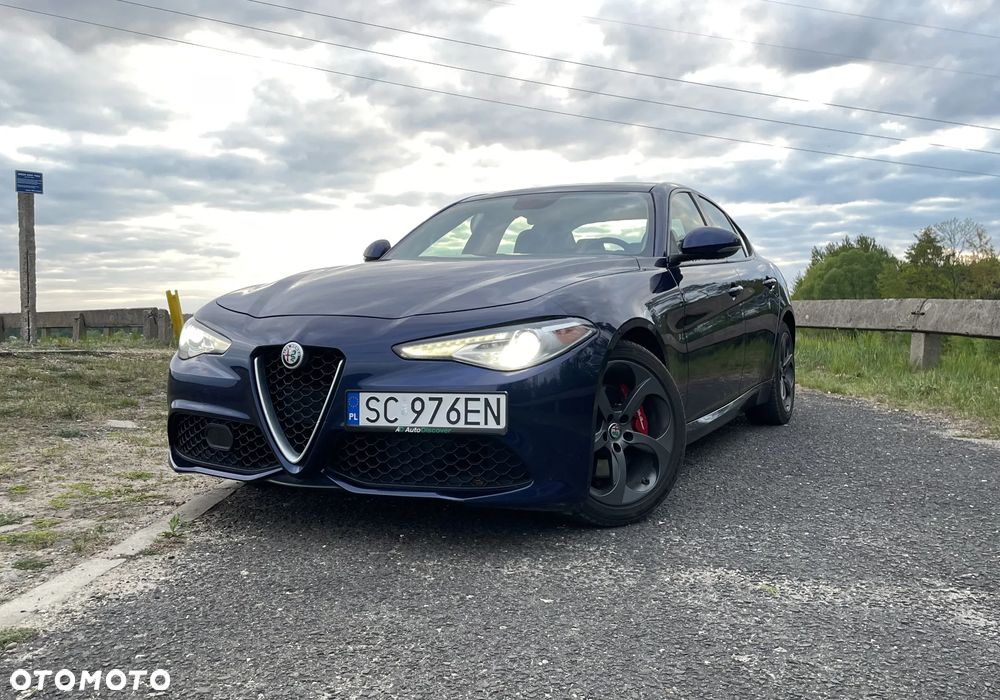 Alfa Romeo Giulia 2.0 Turbo 16V AT8-Q4 Veloce - 3
