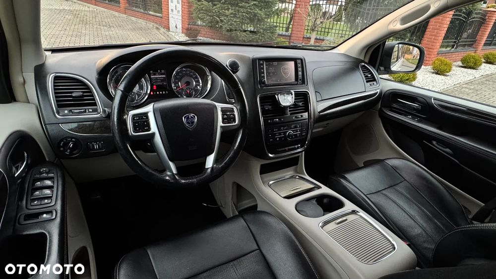 Lancia Voyager 2.8 Multijet 16v Platinum - 26