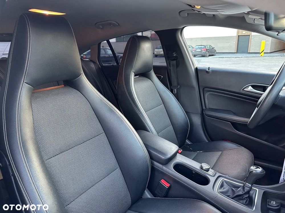 Mercedes-Benz CLA 200 d - 18