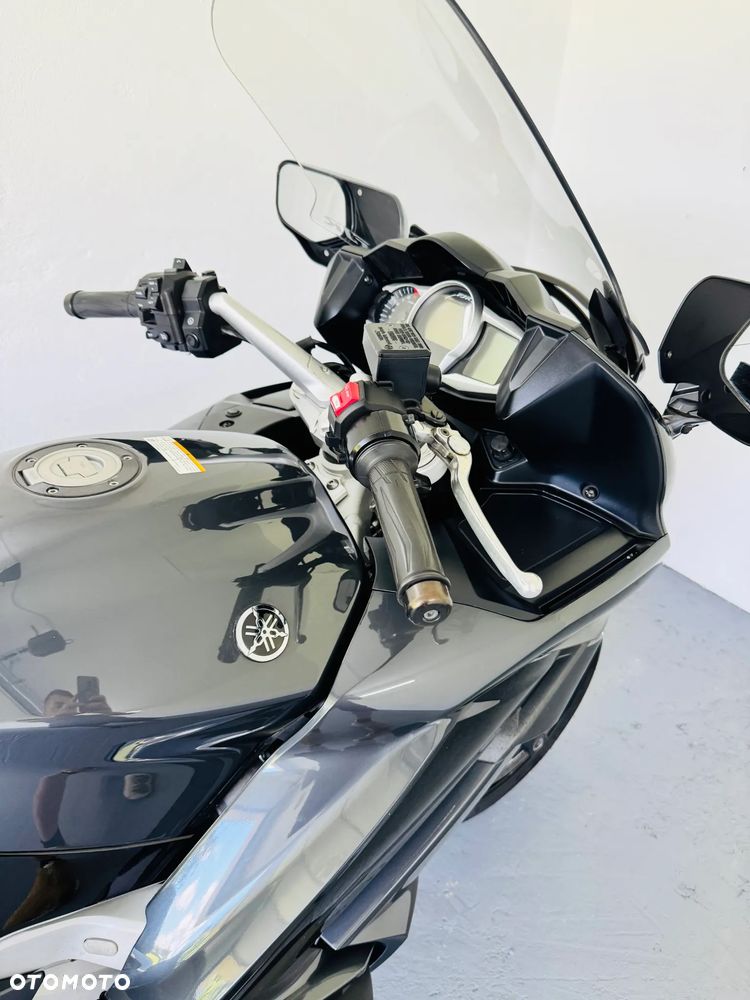 Yamaha FJR - 16