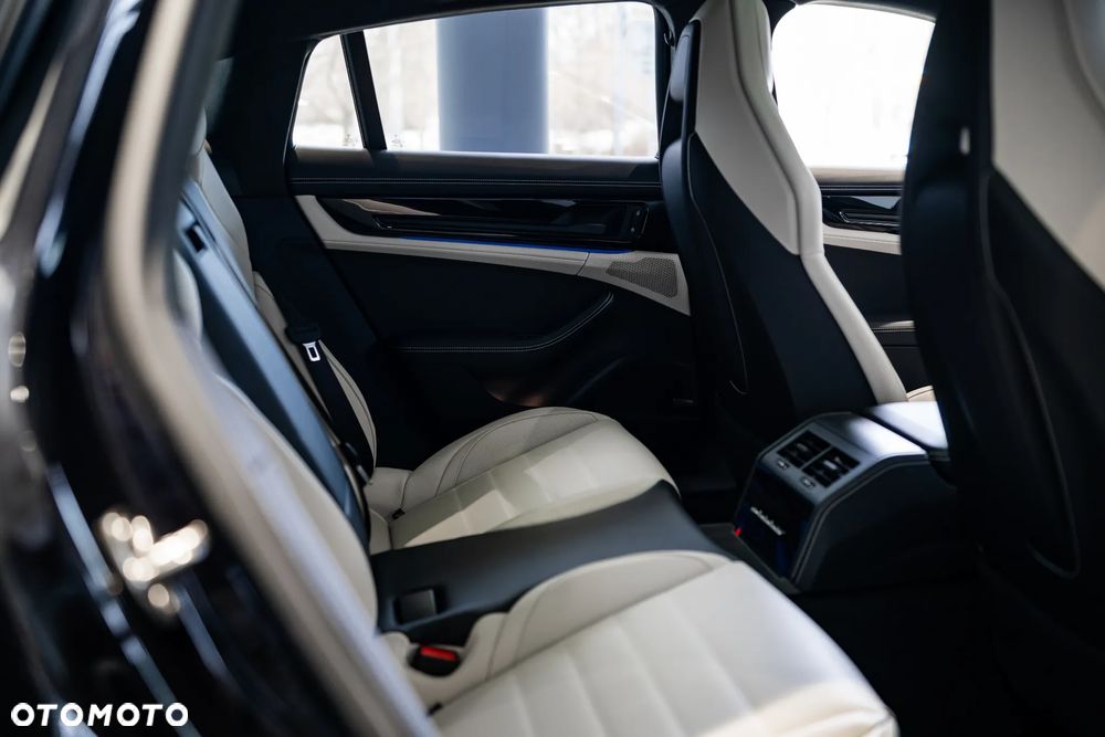 Porsche Panamera 4S E-Hybrid - 24